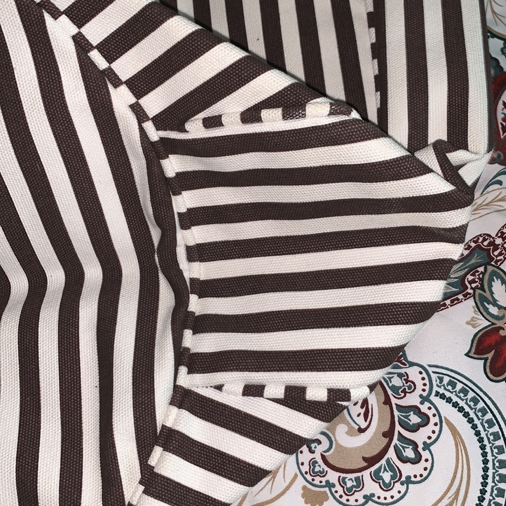Henri Bendel Beach Tote - Picture 9 of 13